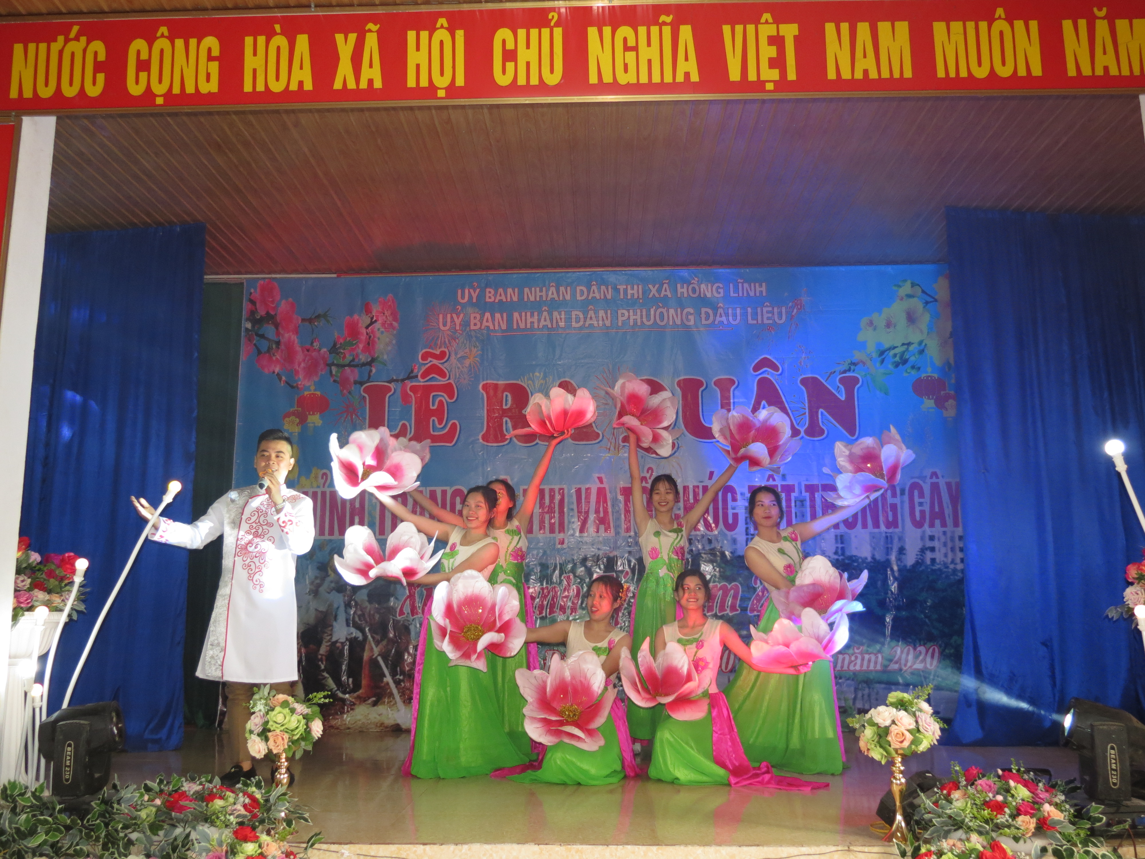 Thị xã Hồng Lĩnh tổ chức Lễ ra quân chỉnh trang đô thị và tổ chức Tết trồng cây đầu xuân năm mới