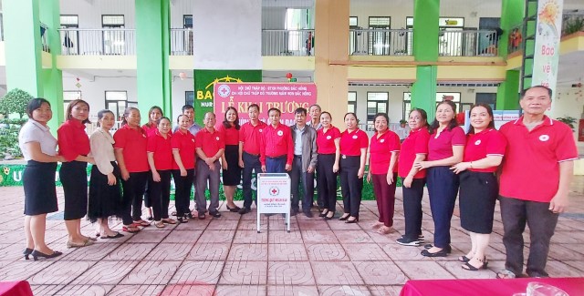 Hội Chữ thập đỏ - Bảo trợ xã hội phường Bắc Hồng khai trương “Thùng quỹ nhân đạo”.