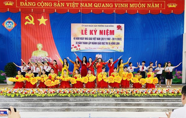 Phường Nam Hồng tổ chức lễ kỷ niệm 40 năm Ngày nhà giáo Việt Nam (20/11/1982 – 20/11/2022) và 30 năm thành lập Ngành giáo dục thị xã Hồng Lĩnh