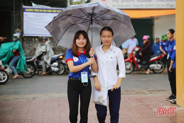 Sáng nay, hơn 16 ngàn thí sinh Hà Tĩnh bắt đầu kỳ thi THPT quốc gia