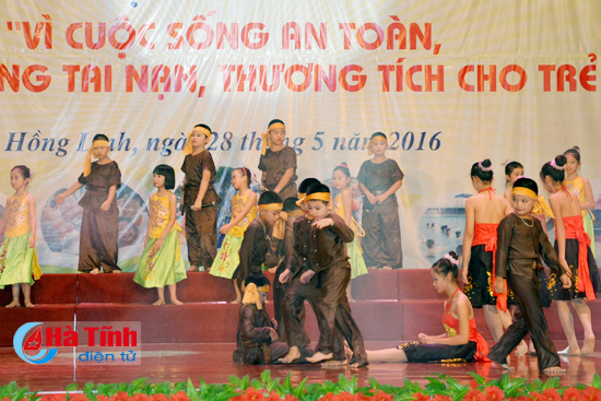 ha tinh phat dong thang hanh dong vi tre em nam 2016