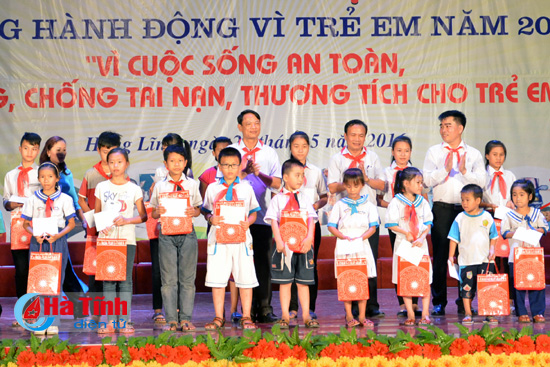 ha tinh phat dong thang hanh dong vi tre em nam 2016