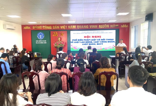 BHXH thị xã Hồng Lĩnh đối thoại với các đơn vị sử dụng lao động