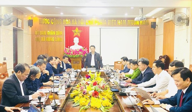 Tổ đại biểu HĐND Tỉnh bầu trên địa bàn thị xã Hồng Lĩnh đóng góp nhiều ý kiến tâm huyết vào các tờ trình, dự thảo Nghị quyết trình kỳ họp thứ 17, HĐND tỉnh khóa XVIII